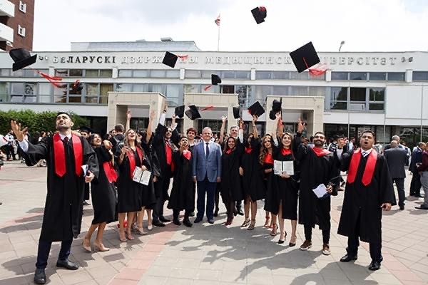 Belarus Devlet Tıp Üniversitesi mezuniyet töreni
